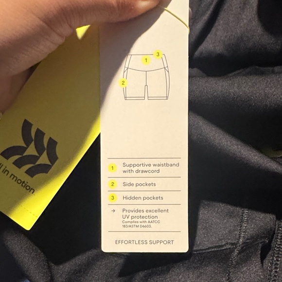 Size M All In Motion Women’s Black Pocketed Biker Shorts 6”inseam - Picture 5 of 9